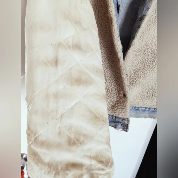 LEVI'S Vintage 1970's RAD Naturally Distressed Denim Sherpa-Lined Jacket Size 48 - Picture 10 of 15